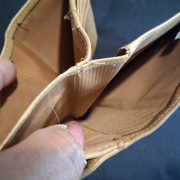 BRIGTHON: a Leather Wallet. #1 - Picture 8 of 9